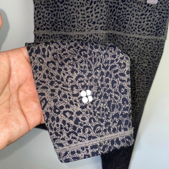 Sweaty Betty Flatter Me Jacquard 7/8 Workout Leggings - Picture 7 of 8